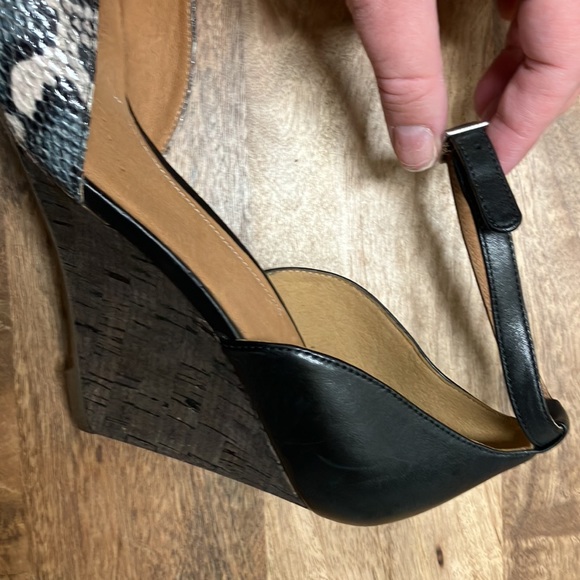 Clark’s Artisan Snakeskin Animal Print Wedges - Picture 7 of 16